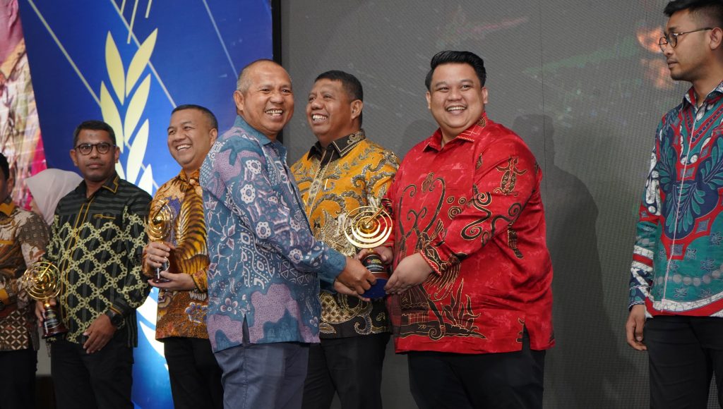 Yudhianto Mahardika Anton Timbang Raih Penghargaan Pemuda Inspiratif Dalam Sultra Awards 2024