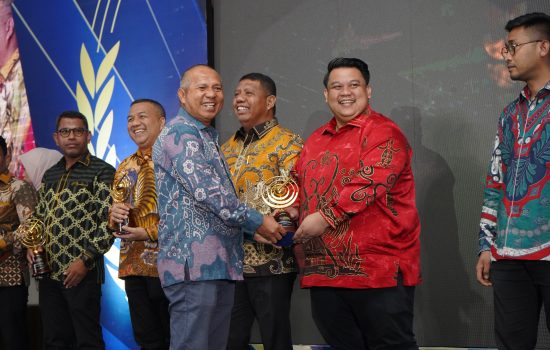 Yudhianto Mahardika Anton Timbang Raih Penghargaan Pemuda Inspiratif Dalam Sultra Awards 2024
