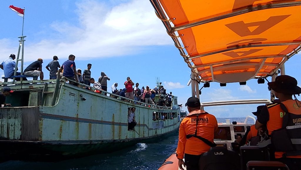 Tim SAR Evakuasi Kapal Mati Mesin di Perairan Wakatobi, Ini Daftar Penumpang