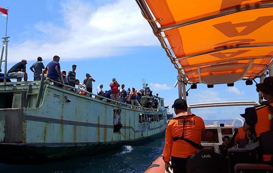 Tim SAR Evakuasi Kapal Mati Mesin di Perairan Wakatobi, Ini Daftar Penumpang