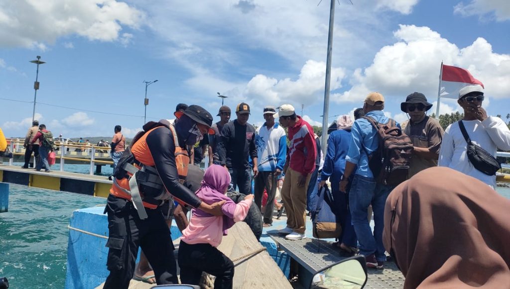 Tim SAR Evakuasi Kapal Mati Mesin di Perairan Wakatobi, Ini Daftar Penumpang