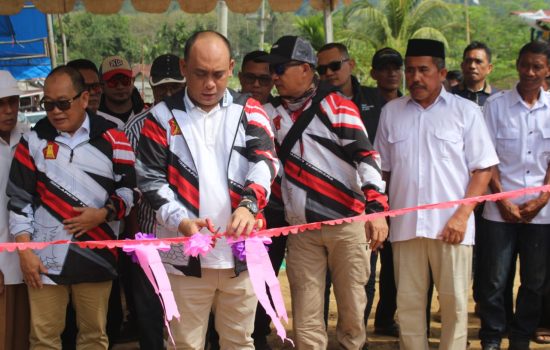 Resmikan Jalan di Sampara, Berikut Pesan Ketua DPD Gerindra Sultra