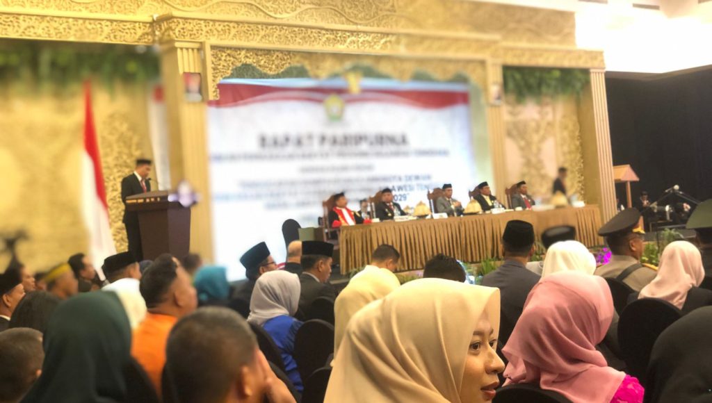 Rapat Paripurna DPRD Provinsi Sultra dilakukan di Hotel Claro, Senin (7/10/2024).