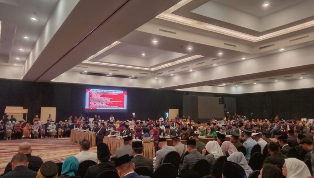 Rapat Paripurna DPRD Provinsi Sultra di Claro, Senin (7/10).