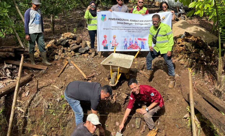 PT GKP Beri Bantuan JUT di Desa Dompo-Dompo Jaya