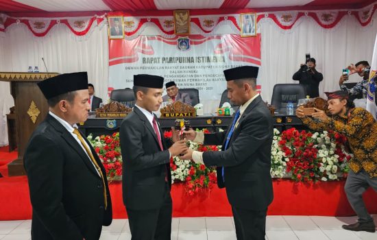 Usai Dilantik, La Ode Rafiudin dan La Ode Aca Ditunjuk sebagai Unsur Pimpinan Sementara DPRD Mubar