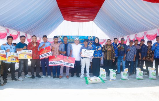 Pj Gubernur di Muna, Salurkan Bantuan dan Tinjau Gerakan Pasar Murah