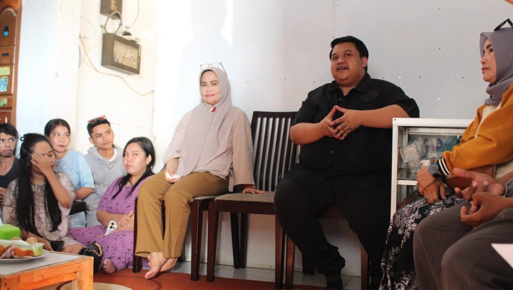Blusukan ke Kambu, Yudhianto-Nirna Door To Door Jemput Aspirasi Warga Kendari