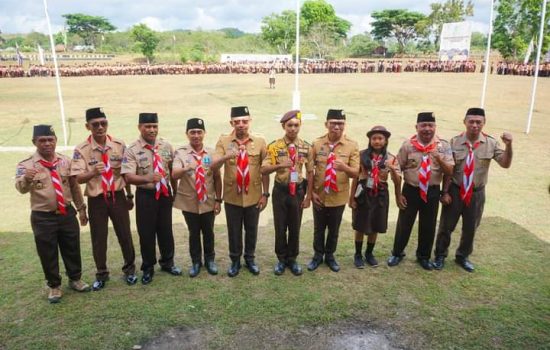Pj Wali Kota Baubau Dr H Muh Rasman Manafi didampingi oleh Pj Sekda Kota Baubau La Ode Aswad, S.Sos, M.Si dan jajaran pengurus Pramuka Kota Baubau melakukan peninjauan sekaligus melakukan penilaian kepada masing-masing Gugus Depan (Gudep)