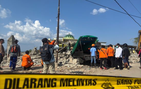 Bangunan Runtuh di Pasar Wameo, Dua Korban Luka Ringan