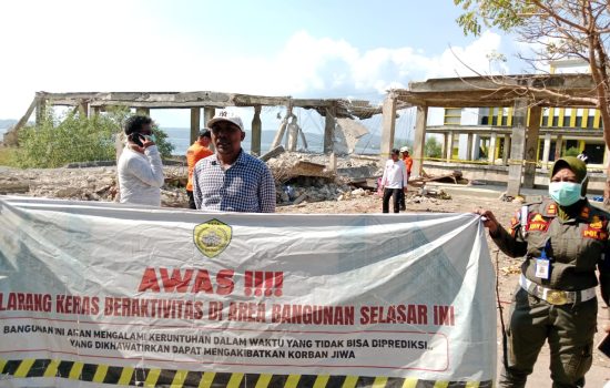 Selasar Pasar Wameo Roboh, Satgas Penanganan Bencana Fokus Evakuasi Korban & Puing Bangunan