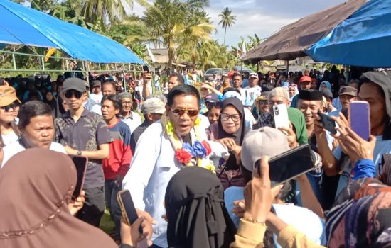 Kampanye di Butur, ASR-Hugua Pastikan Bakal Tuntaskan Jalan Rusak