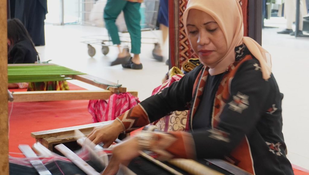 Tenun Muna Memukau di Expo Tenun Sultra 2024