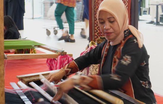 Tenun Muna Memukau di Expo Tenun Sultra 2024