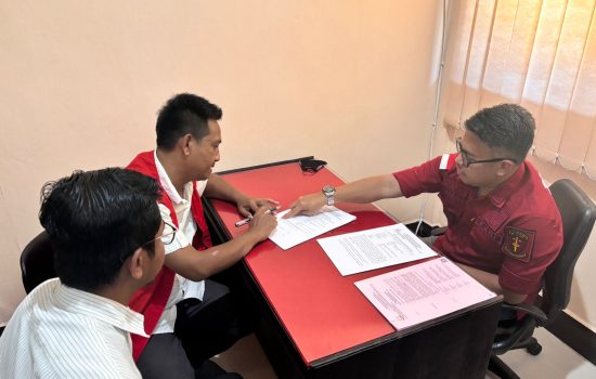 Lima Tersangka dan Barang Bukti Tahap II Diserahkan Kepada Penuntut Umum Kejari Muna