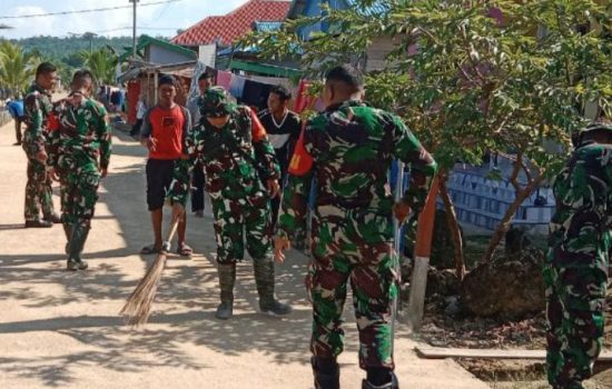 Koramil 1417-01 Wawonii Kolaborasi Bersama Masyarakat Lakukan Kerja Bakti