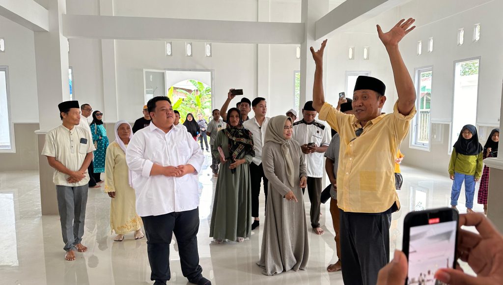 Yudhianto Resmikan Masjid Al Manini di Baruga