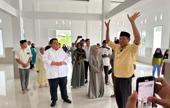 Yudhianto Resmikan Masjid Al Manini di Baruga