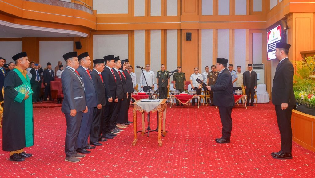 Lantik KPID Sultra dan Luncurkan Proyek Perubahan PKN II, Pj Gubernur : Berikanlah Pengabdian yang Terbaik