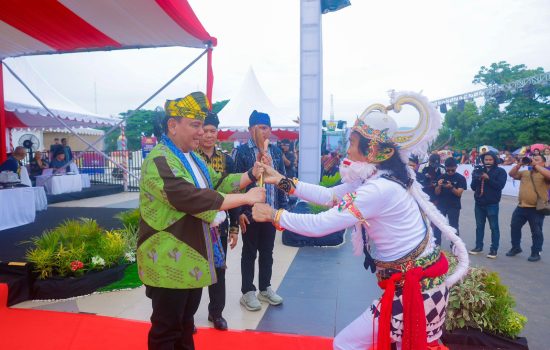 &ldquo;Sultra Tenun Karnaval 2024&rdquo;, Upaya Pemprov Sultra Promosikan Tenun Lokal