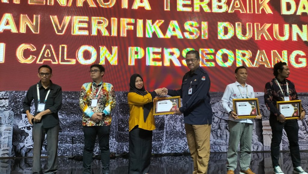 KPU Buton dan Baubau Raih Penghargaan Tingkat Nasional pada Pilkada 2024