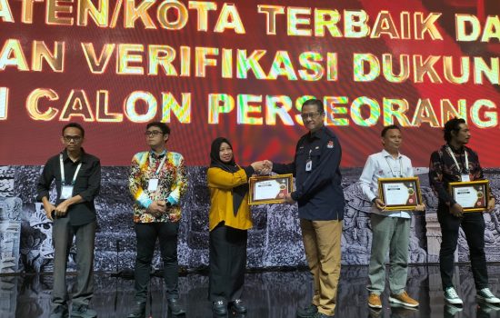 KPU Buton dan Baubau Raih Penghargaan Tingkat Nasional pada Pemilu 2024