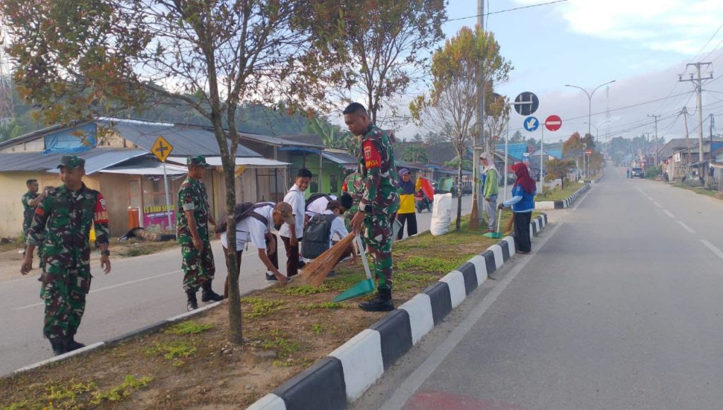Koramil 1417-01/Wawonii Kolaborasi Bersama Pemerintah Ciptakan Lingkungan Bersih dan Sehat