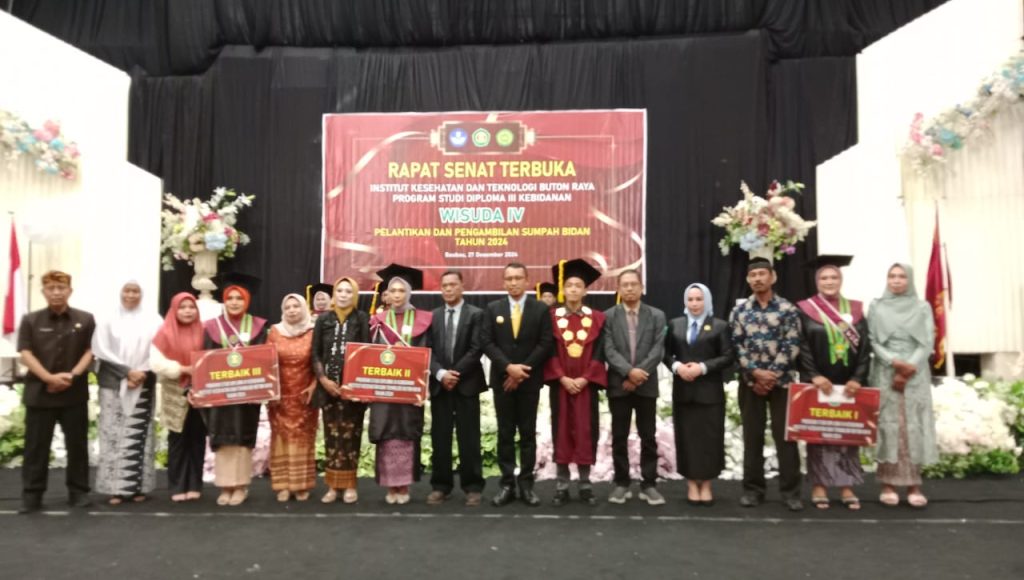 Hadiri Wisuda Institut Kesehatan dan Teknologi Buton Raya, PJ Walikota Titip Pesan