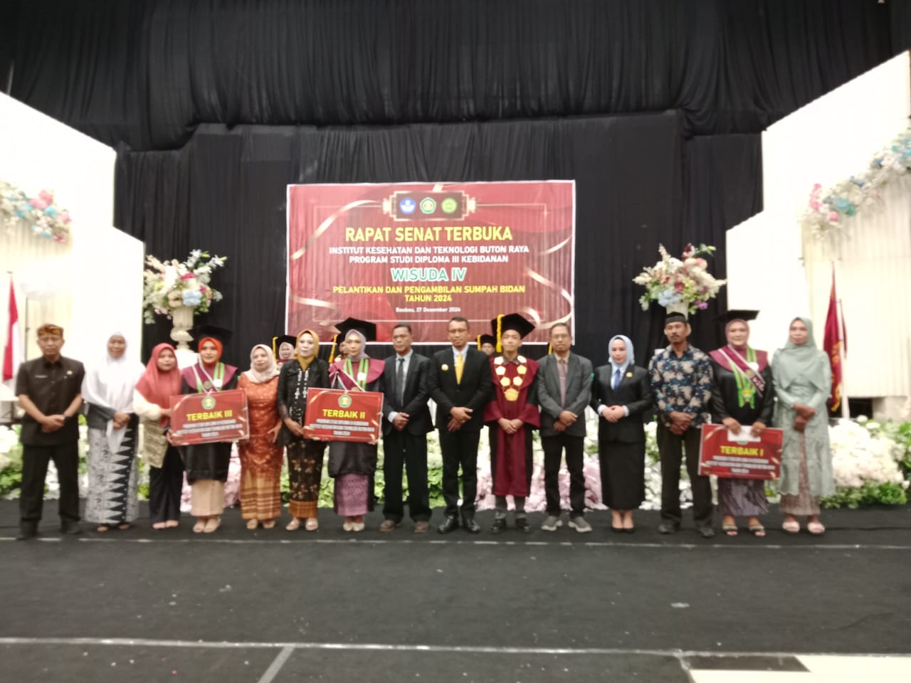 Hadiri Wisuda Institut Kesehatan dan Teknologi Buton Raya, PJ Walikota Titip Pesan