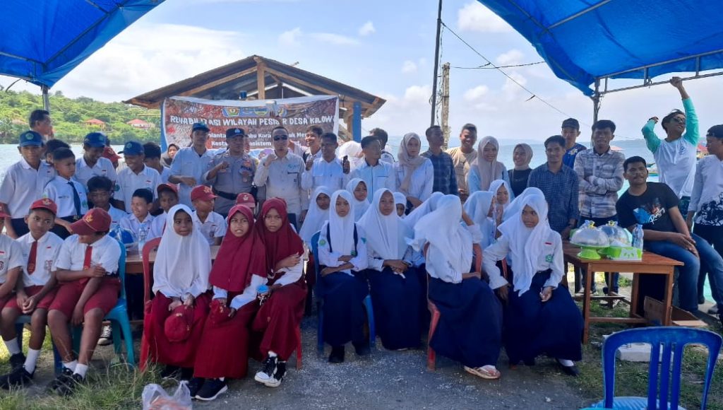IPPMK Kendari Kolaborasi Bersama Karang Taruna Gelar Rehabilitasi Kawasan Desa Pesisir Kolowa