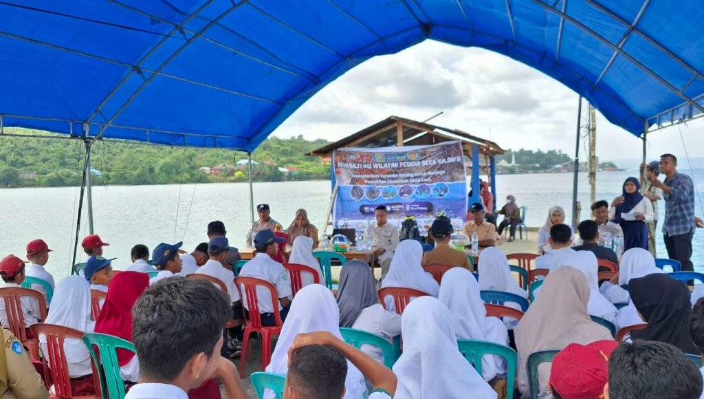 Kolaborasi dengan Karang Taruna Desa Kolowa Buteng, IPPMK Kendari Gelar Rehabilitasi Desa Pesisir