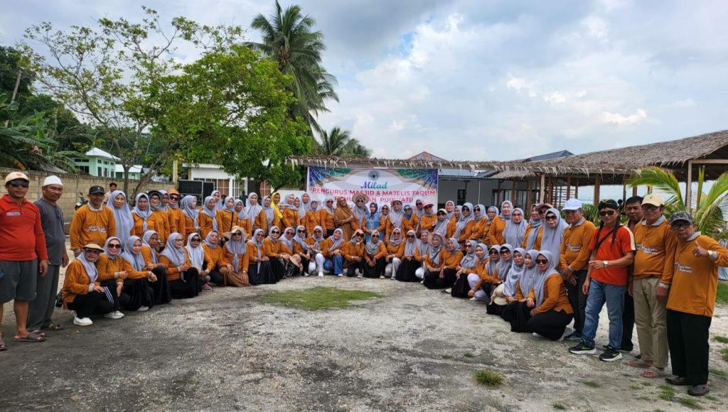 Milad ke 3 Tahun Majelis Taklim Ruhul Iman Puuwatu Meriah