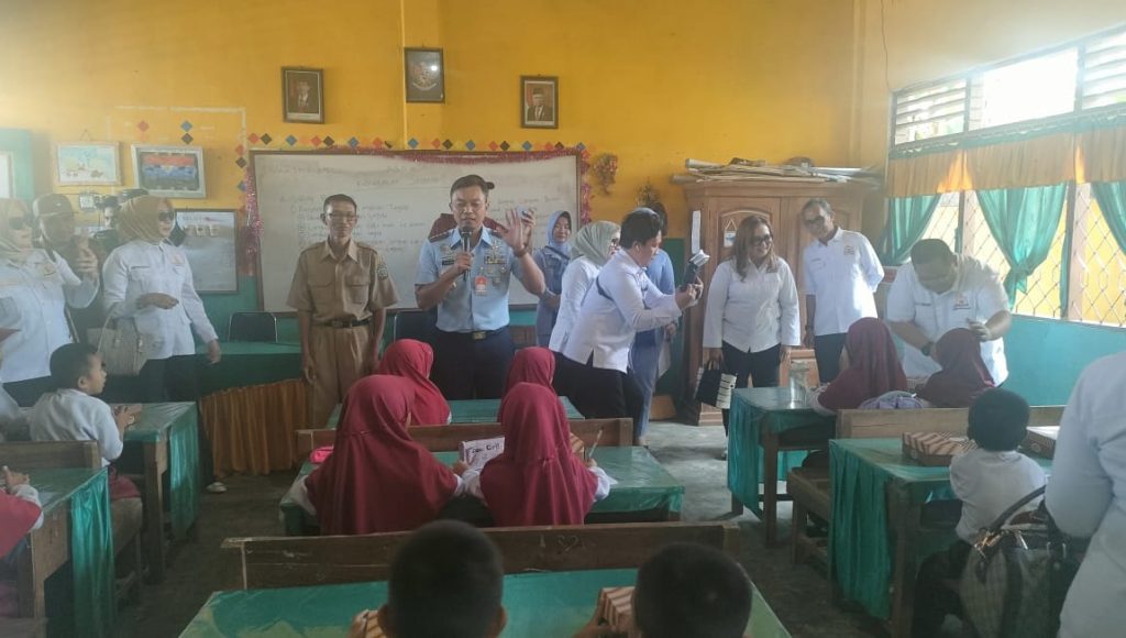 Kolaborasi Lanud Haluoleo Kendari Dengan Kadin Sultra Salurkan Makan Siang Bergizi Gratis