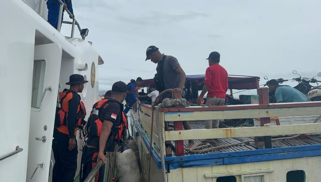 KM Armawati Mati Mesin di Perairan Mawasangka, 104 Penumpang Dievakuasi
