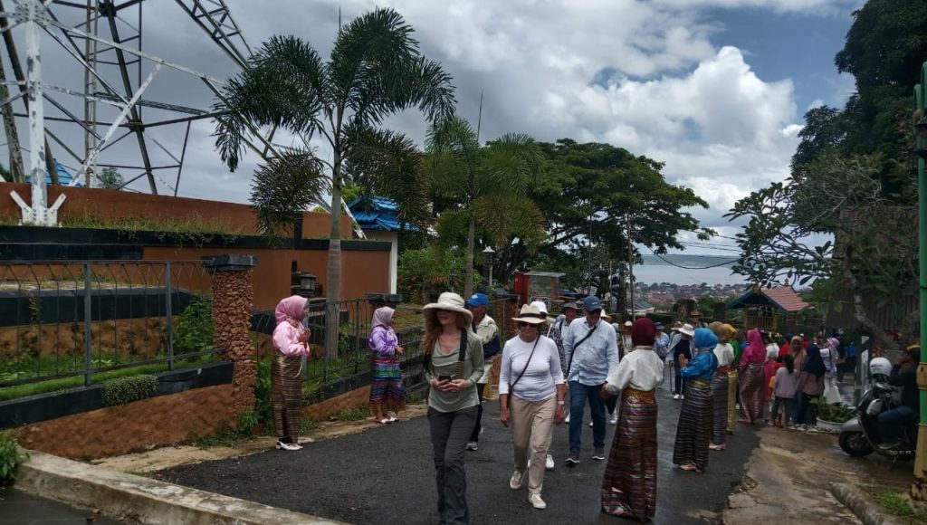 Seabourn Quest Kapal Pesiar Singgah Berwisata di Baubau