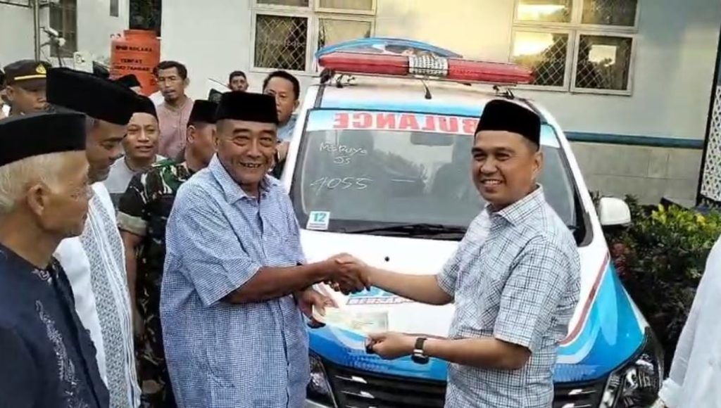 Safari Ramadhan di Kecamatan Toari, Bupati dan Wakil Bupati Menyerahkan 1 Unit Ambulans