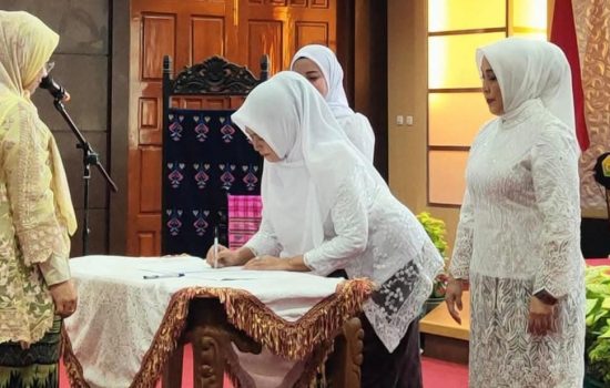 Ketua Dekranasda Buton Utara, Suhaemi Sudia Resmi Dilantik