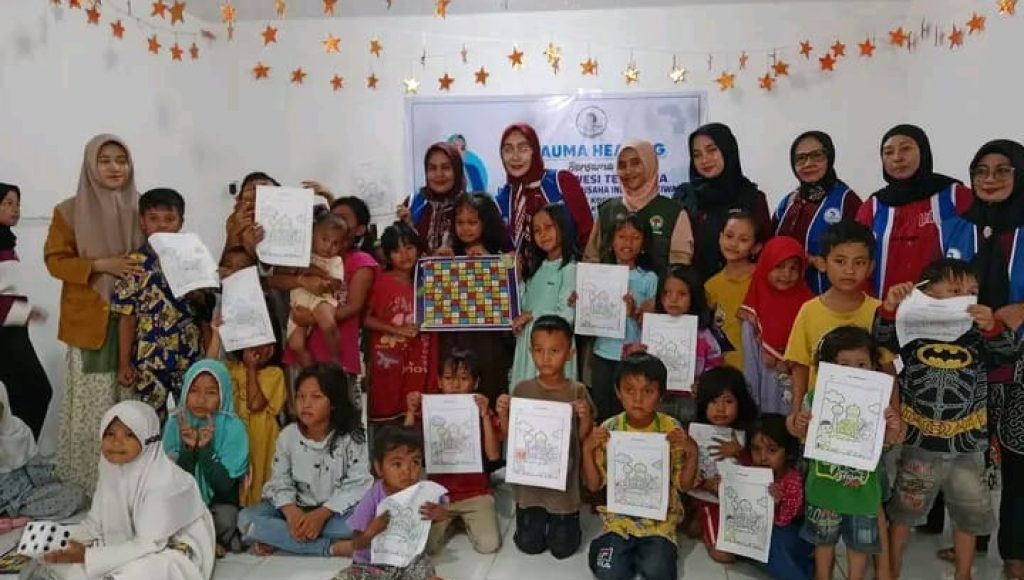 IWAPI Sultra Berbagi Berkah dan Bangkitkan Semangat Korban Kebakaran di Puuwatu