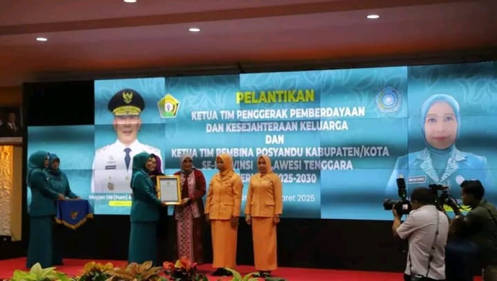 Ketua PKK & Pembina Posyandu Sultra Dilantik, Gubernur Tekankan Peran Strategis