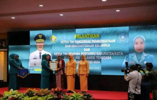 Ketua PKK & Pembina Posyandu Sultra Dilantik, Gubernur Tekankan Peran Strategis