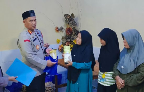 Polres Konawe Santuni Duafa dan Anak Yatim