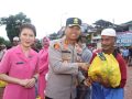 Kapolres Baubau Bagi Paket Lebaran di Masyarakat