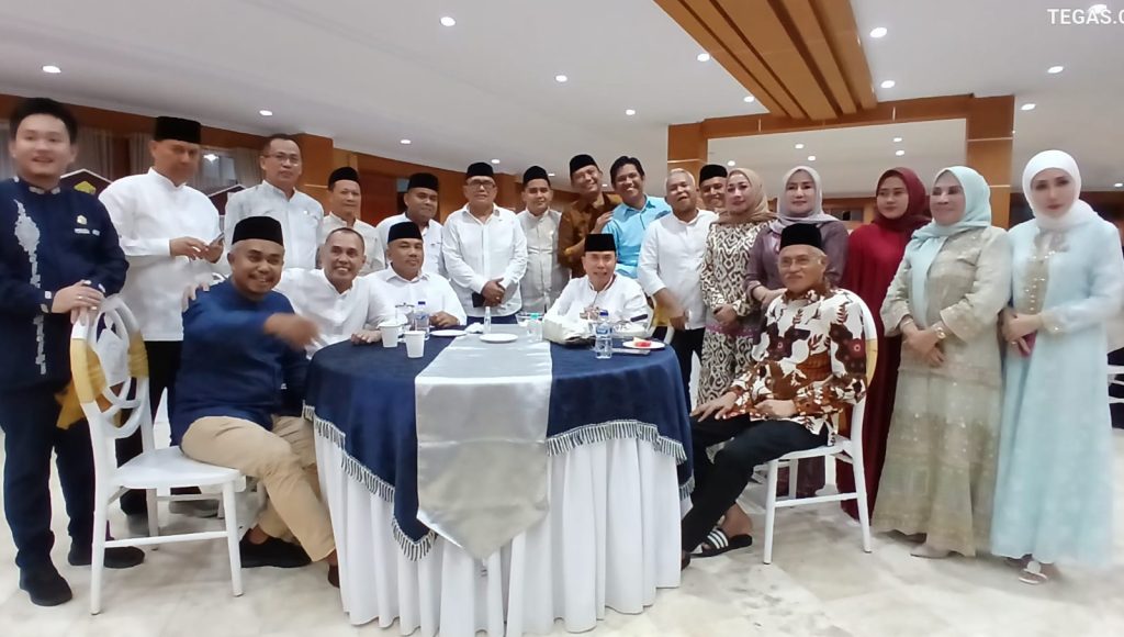 Gubernur Sultra Buka Puasa Bersama Anggota DPRD, Perkuat Sinergi Pembangunan Daerah