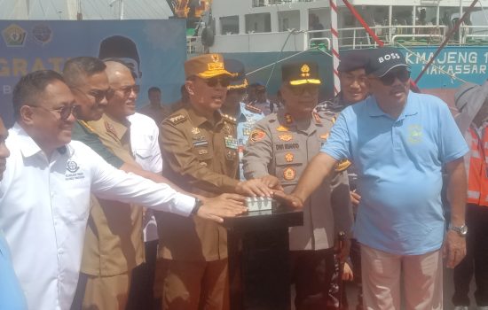 Gubernur Sultra Andi Sumangerukka Lepas Rombongan Mudik Gratis ASR, Bukti Niat Tulus untuk Bersedekah