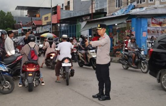 Kapolres Baubau Turun Langsung Atasi Kemacetan Jelang Buka Puasa