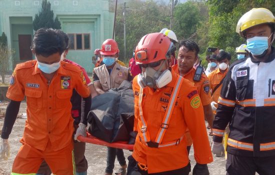 Tim USAR Berhasil Temukan Korban di Runtuhan Bangunan Jade Hotel Myanmar