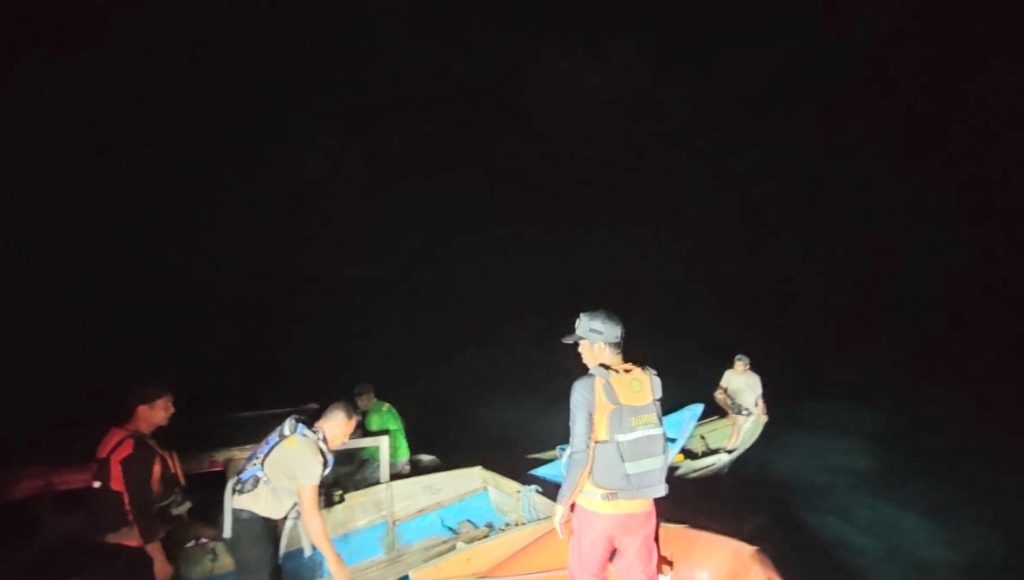Empat Nelayan Selamat Setelah Longboat Mati Mesin di Perairan Kaledupa, Wakatobi