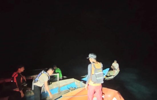 Empat Nelayan Selamat Setelah Longboat Mati Mesin di Perairan Kaledupa, Wakatobi
