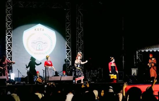 Baubau Gemparkan Panggung Harmoni Sultra di Kolaka