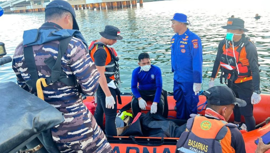 Jenazah Korban Percobaan Bunuh Diri di Jembatan Teluk Kendari Ditemukan